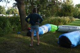 2025 09 20 08 38 24 Tanja beim Zielbogenaufbau